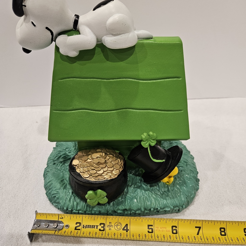Snoopy & Woodstock's Happy St. Patrick's Day Peanuts Pot of Gold Doghouse NWT - Picture 9 of 9